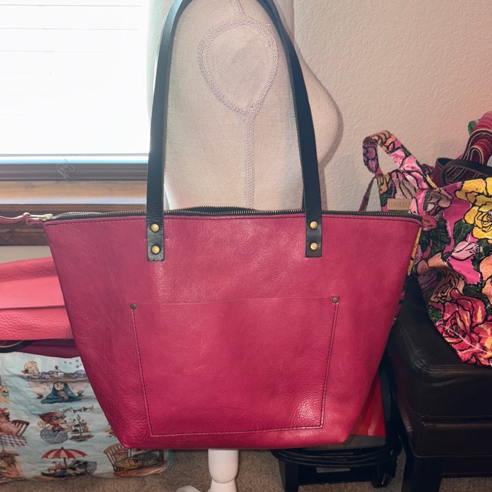 Portland leather goods unicorn in hibiscus zip large tote back - EUC no ware!!